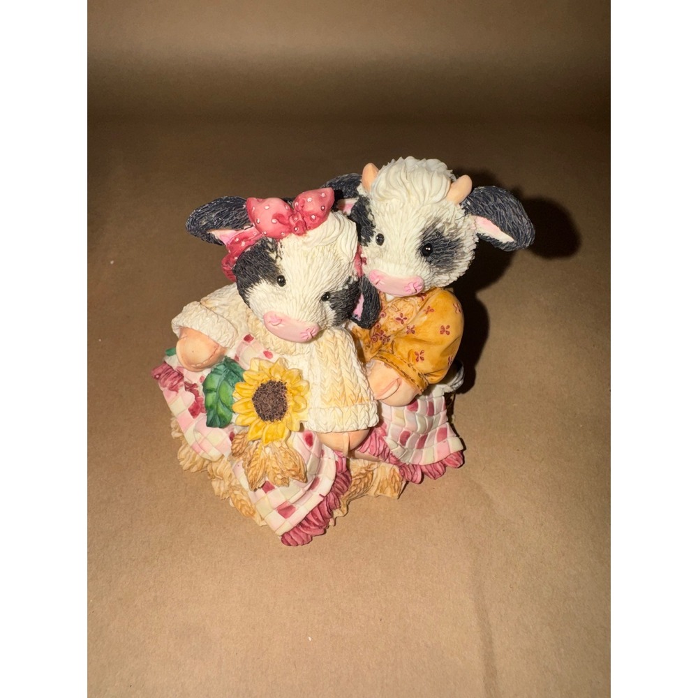 Enesco Mary's Moo Moos Hay Let's Cuddle Cow Figurine 1995 Vintage 142387 Box